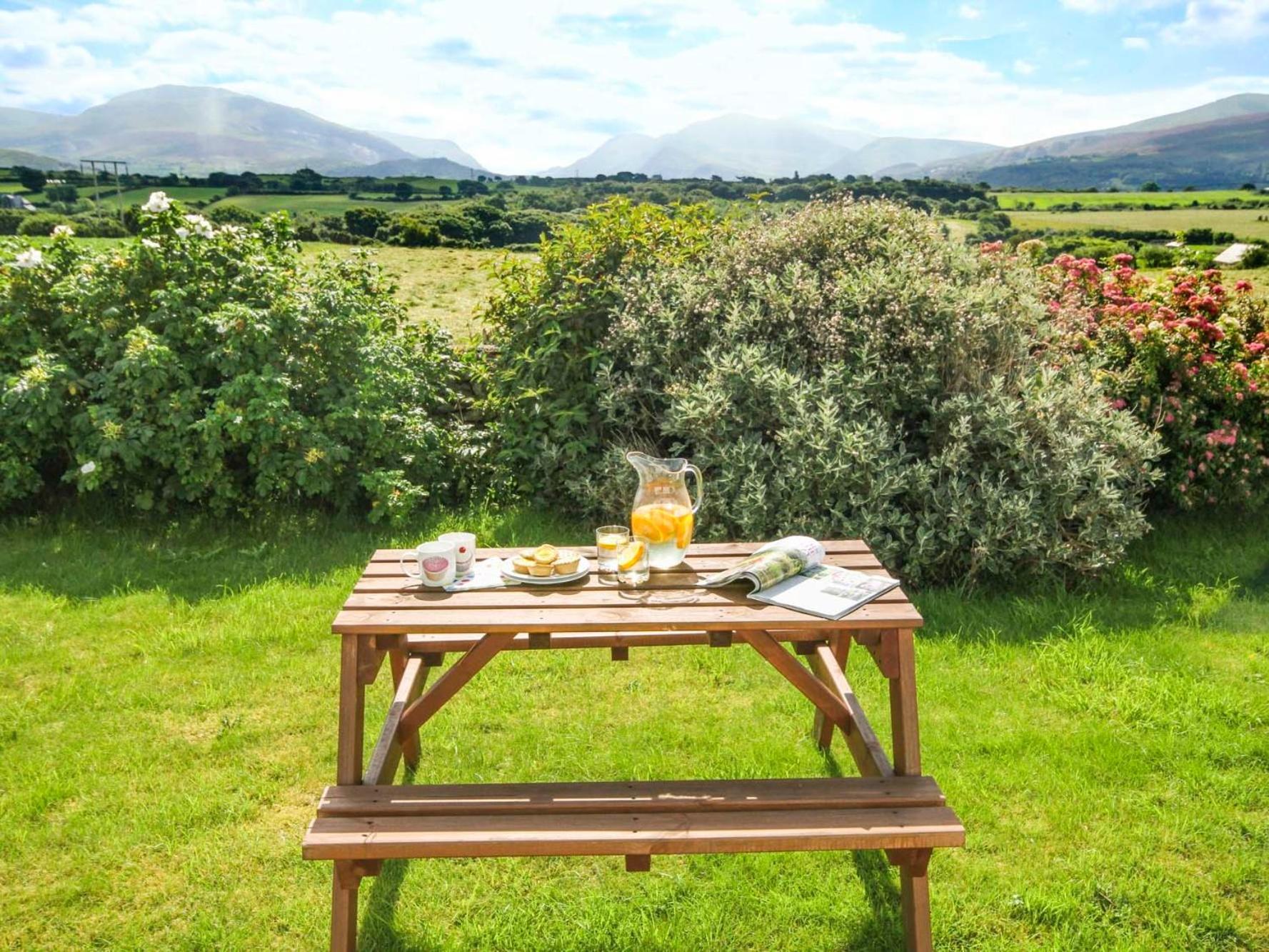 Coed Bolyn Lodge Llanddeiniolen Esterno foto